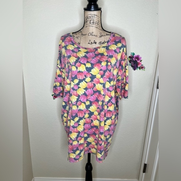 LuLaRoe Discontinued Irma Yellow, Red & Pink Tulips Top Size Large - Picture 1 of 11
